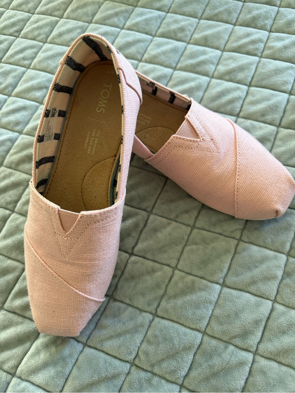 Toms Original Alpargata Classic Slip-On Flats in Light Pink Canvas